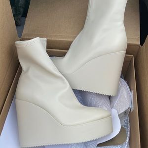 Women’s size 6 Steve Madden Jassy Bone Boots